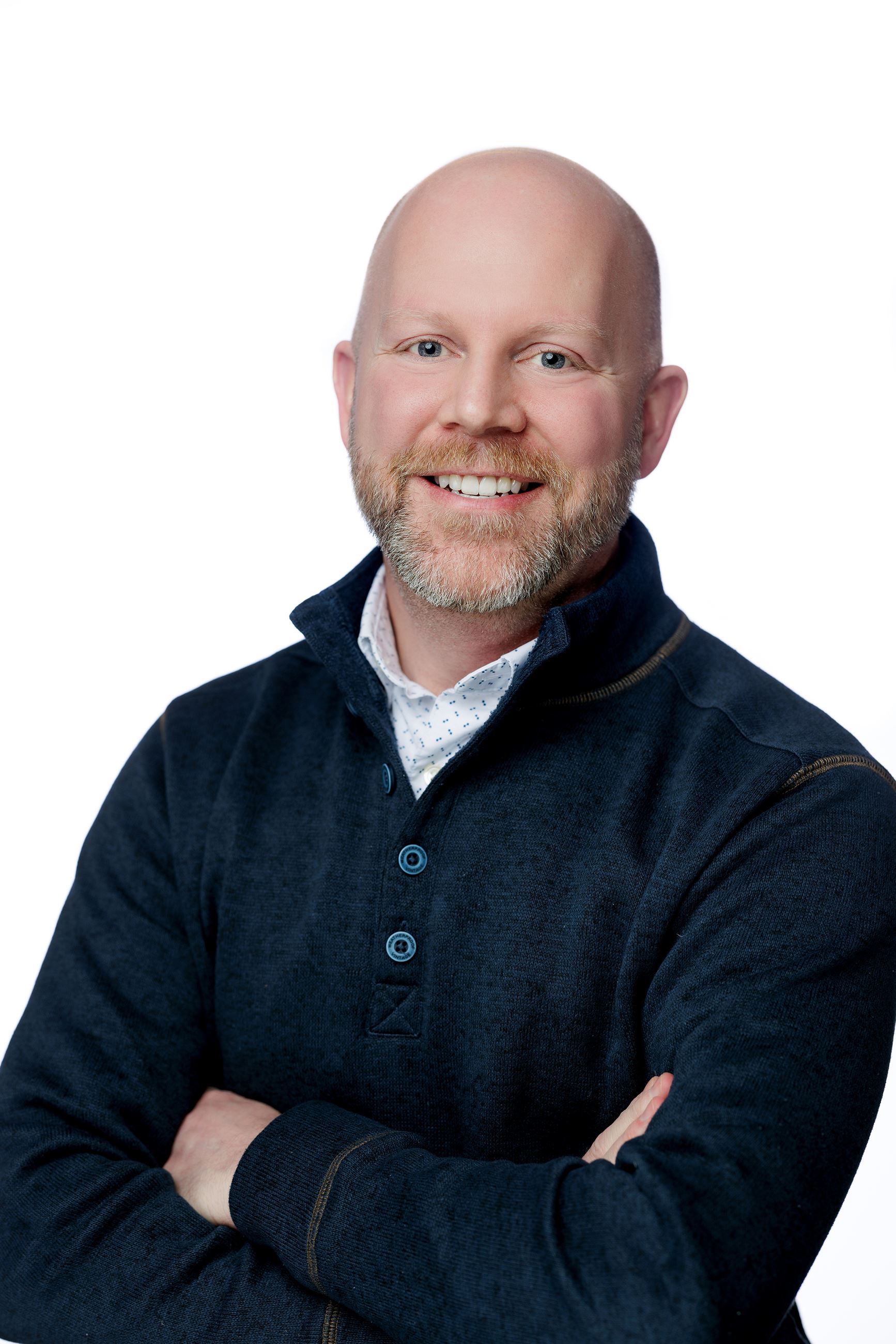 A man with his arms crossed.