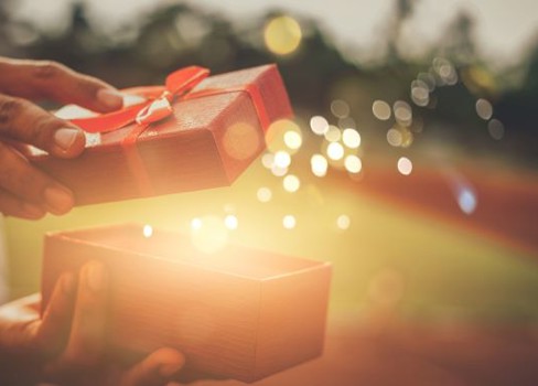 A person cutting a gift.