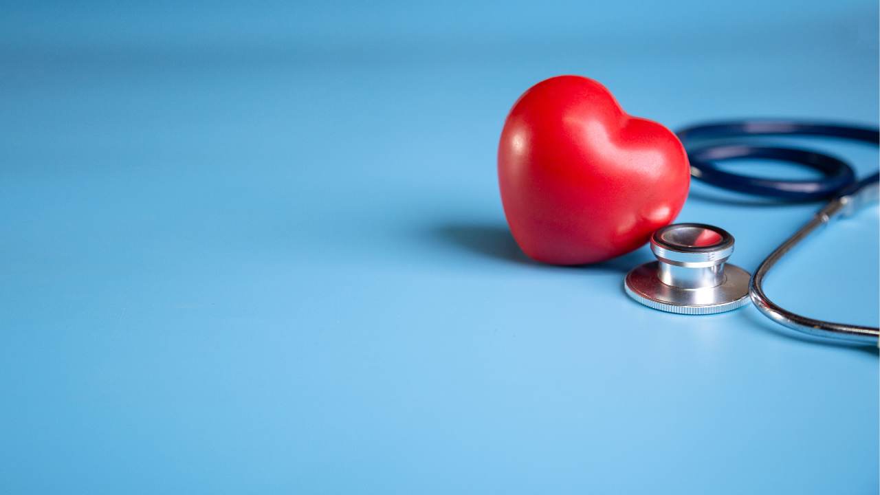 A red heart on a key chain.