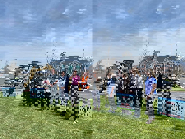 kC\MES CONSERVES* 9MILLI0N ALLONS. OF WATER ANNUALLY REMOVES 412,000 SQUARE FEET OF NON-ESSE h*\eqTlAL* TURF